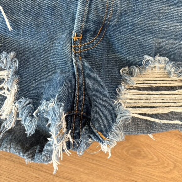 Hammer Jeans Shorts Distressed Size Medium - Picture 4 of 8